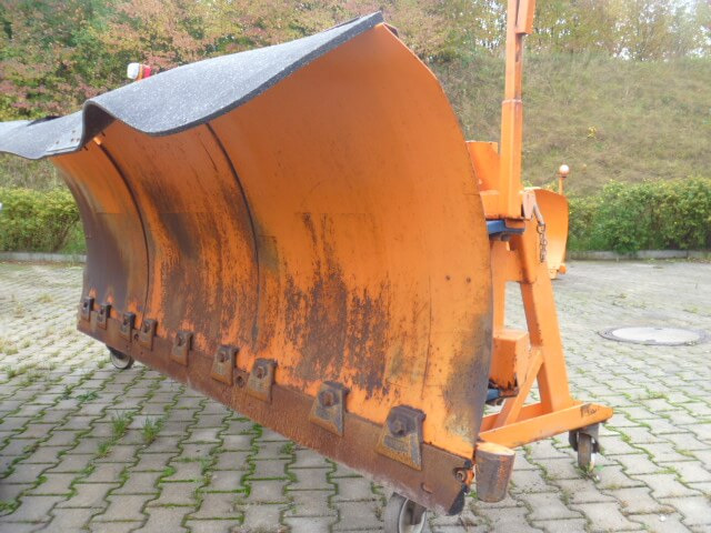 Unimog Schneepflug - Schneeschild Beilhack PV28-3 - Отвал для снега: фото 1 Unimog Schneepflug - Schneeschild Beilhack PV28-3 - Отвал для снега: фото 1