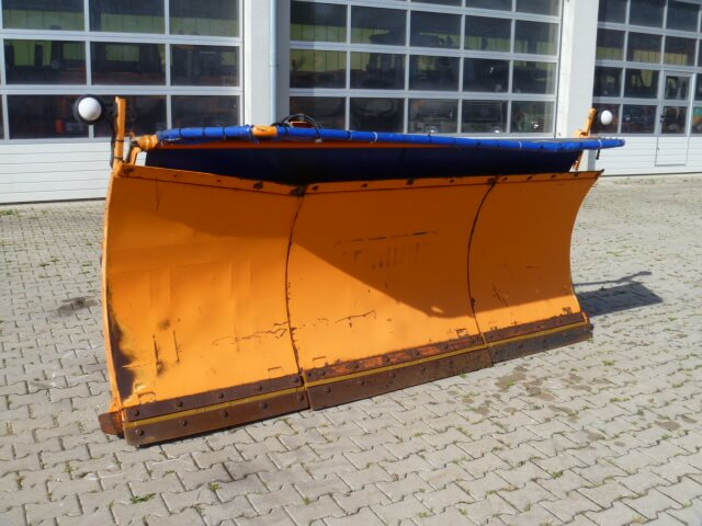 Unimog Schneepflug - Schneeschild Schmidt M30.3 - Отвал для снега: фото 1 Unimog Schneepflug - Schneeschild Schmidt M30.3 - Отвал для снега: фото 1