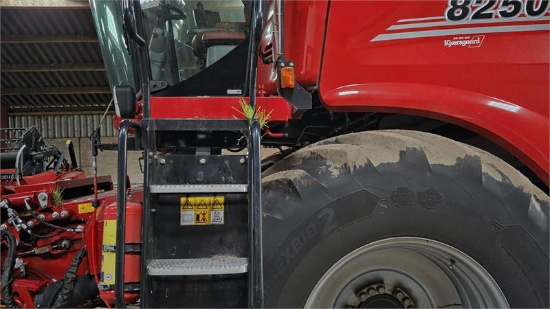 Case IH 8250 Axial-Flow med 35fod Varicut skærebord. Dansk - Зерноуборочный комбайн: фото 2 Case IH 8250 Axial-Flow med 35fod Varicut skærebord. Dansk - Зерноуборочный комбайн: фото 2