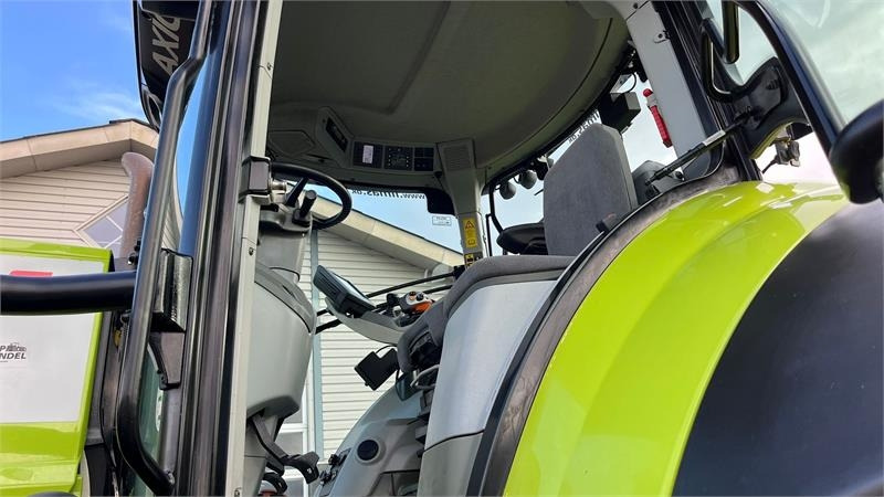 Claas Axion 930 CMatic Med næsten nye dæk, frontlift og - Трактор: фото 4 Claas Axion 930 CMatic Med næsten nye dæk, frontlift og - Трактор: фото 4