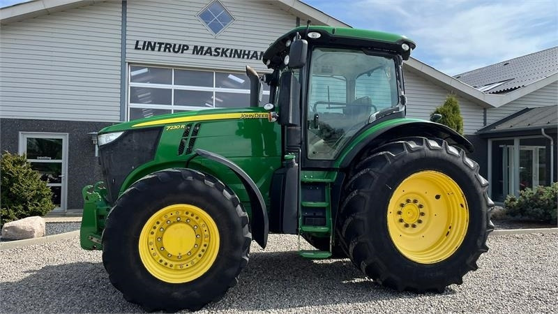 John Deere 7230R Med frontlift. Stor stærk traktor til små pe - Трактор: фото 1 John Deere 7230R Med frontlift. Stor stærk traktor til små pe - Трактор: фото 1