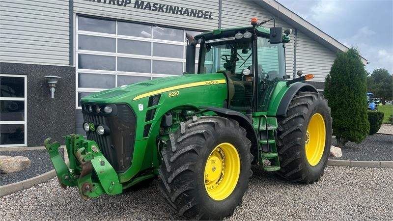John Deere 8230 Med frontlift - Трактор: фото 2 John Deere 8230 Med frontlift - Трактор: фото 2