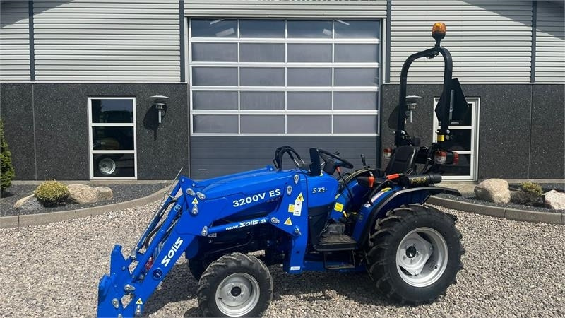 Solis S26 6+2 gearmaskine med Fuldhydraulisk frontlæsser - Коммунальный трактор: фото 1 Solis S26 6+2 gearmaskine med Fuldhydraulisk frontlæsser - Коммунальный трактор: фото 1