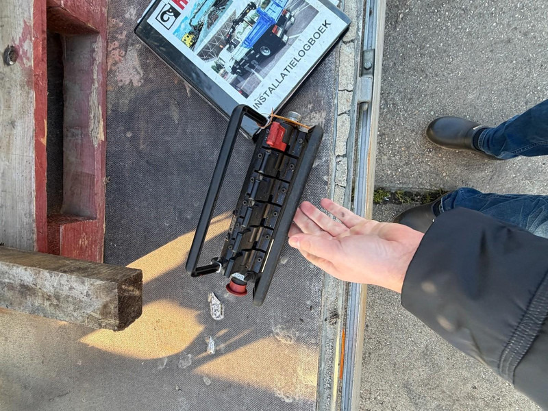 Hiab 112 RADIO REMOTE - Кран-манипулятор для Грузовиков: фото 3 Hiab 112 RADIO REMOTE - Кран-манипулятор для Грузовиков: фото 3