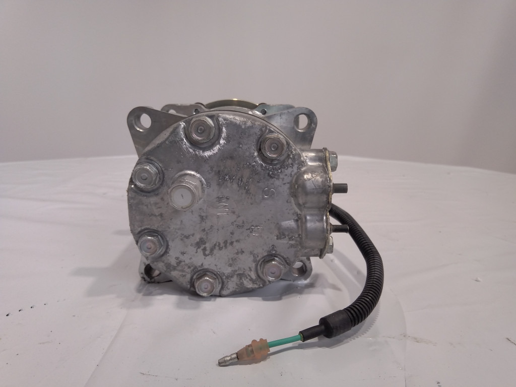 Hitachi 4388086 - Компрессор кондиционера для Строительной техники: фото 2 Hitachi 4388086 - Компрессор кондиционера для Строительной техники: фото 2