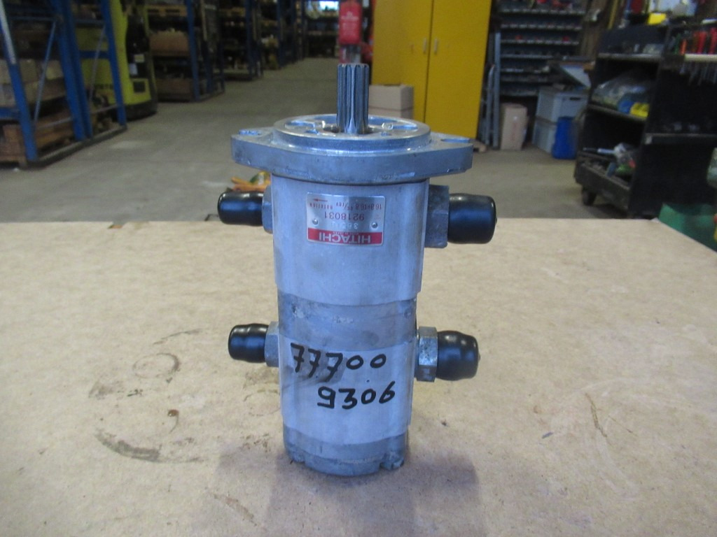 Hitachi 9218031 - - Насос гидроусилителя для Строительной техники: фото 1 Hitachi 9218031 - - Насос гидроусилителя для Строительной техники: фото 1