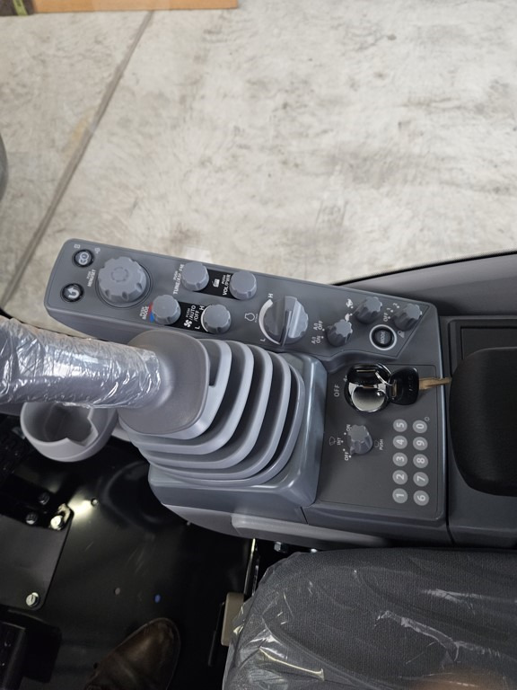 Hitachi ZX-5 ZX-6 - YA00037712 - Кабина для Строительной техники: фото 3 Hitachi ZX-5 ZX-6 - YA00037712 - Кабина для Строительной техники: фото 3