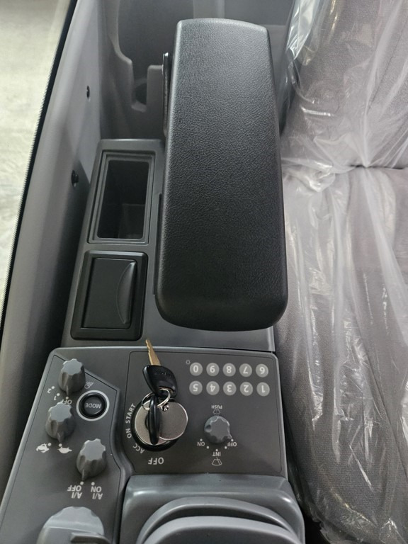 Hitachi ZX-5 ZX-6 - YA60044288 - Кабина для Строительной техники: фото 2 Hitachi ZX-5 ZX-6 - YA60044288 - Кабина для Строительной техники: фото 2
