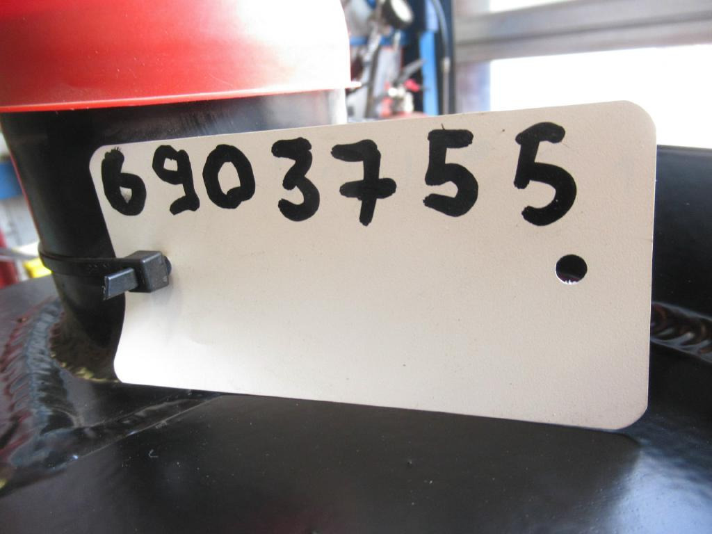 New Holland 6903755 - Интеркулер для Строительной техники: фото 4 New Holland 6903755 - Интеркулер для Строительной техники: фото 4