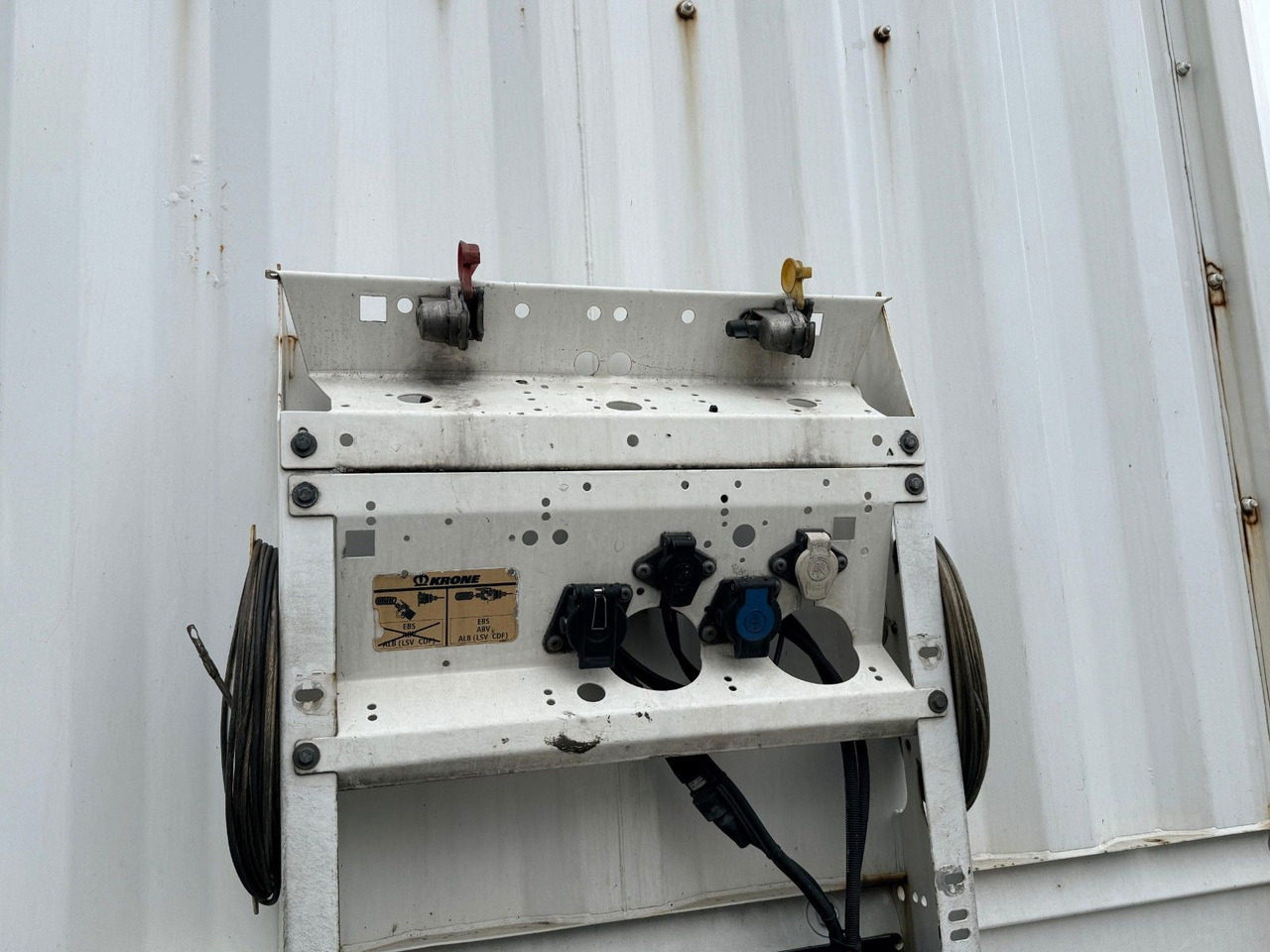 Krone SD - Тентованный полуприцеп: фото 2 Krone SD - Тентованный полуприцеп: фото 2