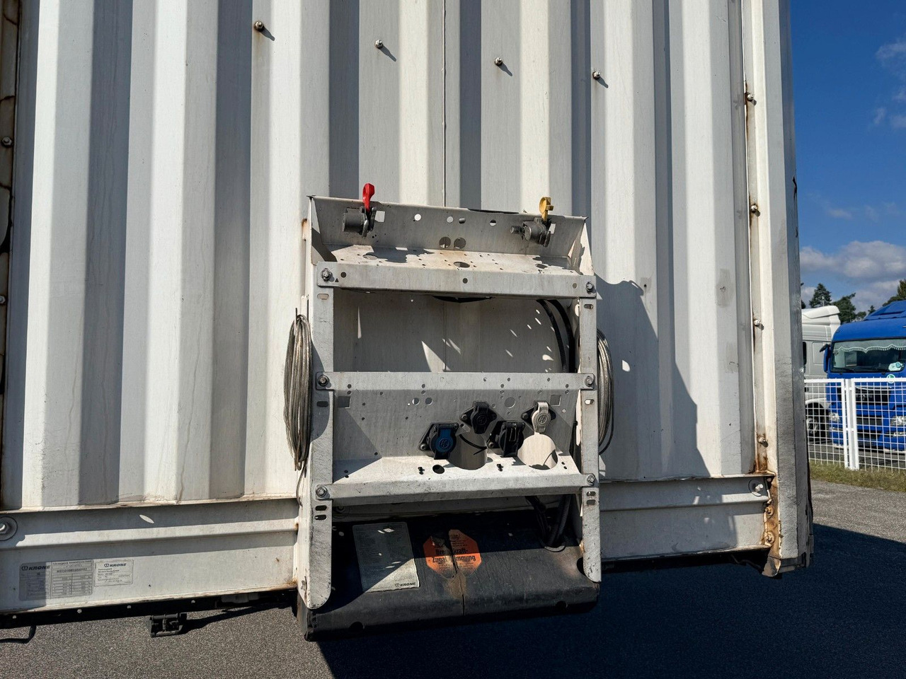 Krone SD - Тентованный полуприцеп: фото 2 Krone SD - Тентованный полуприцеп: фото 2