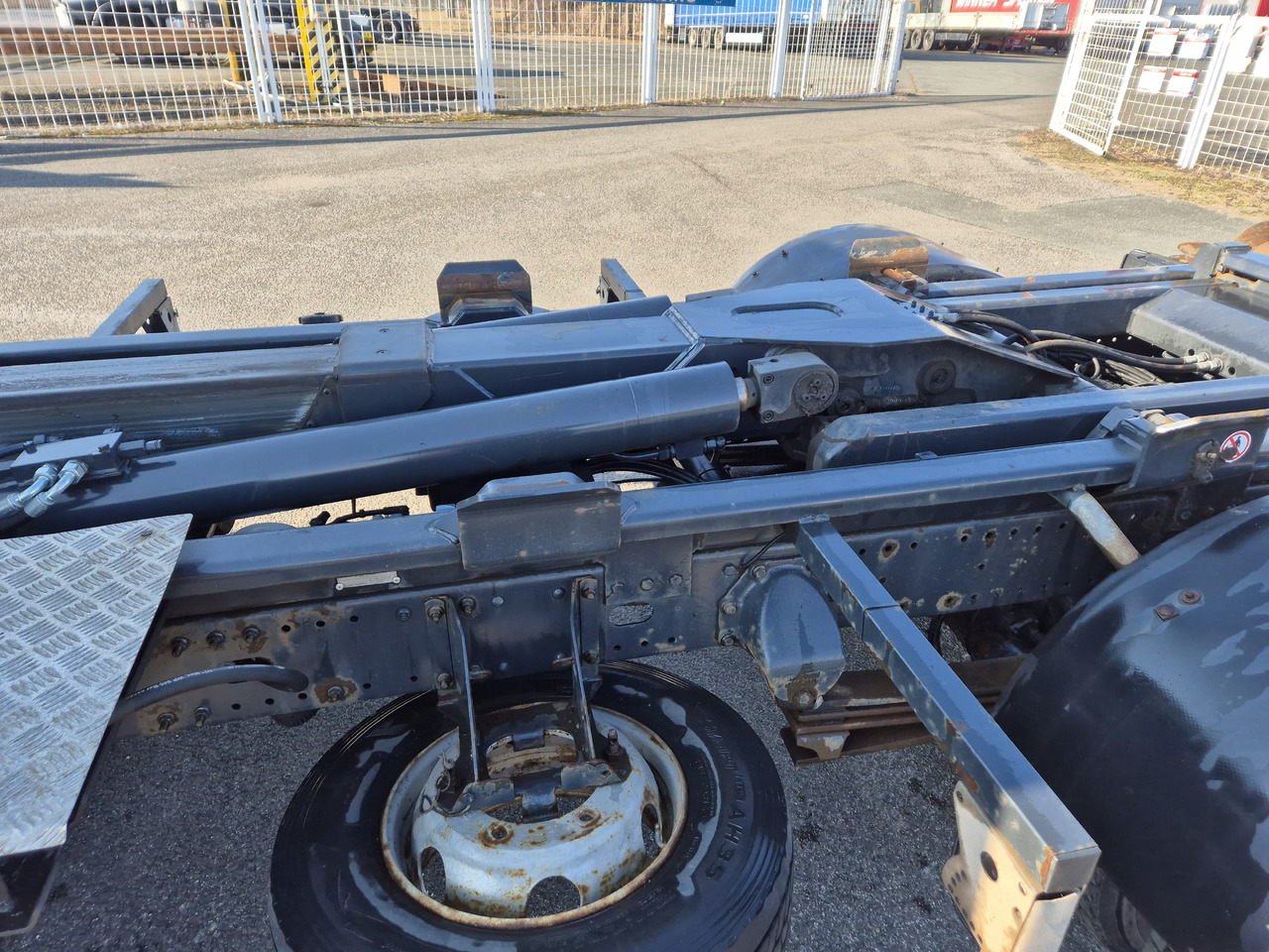 Крюковой мультилифт для транспортировки контейнеров MAN TGL 12.180: фото 9