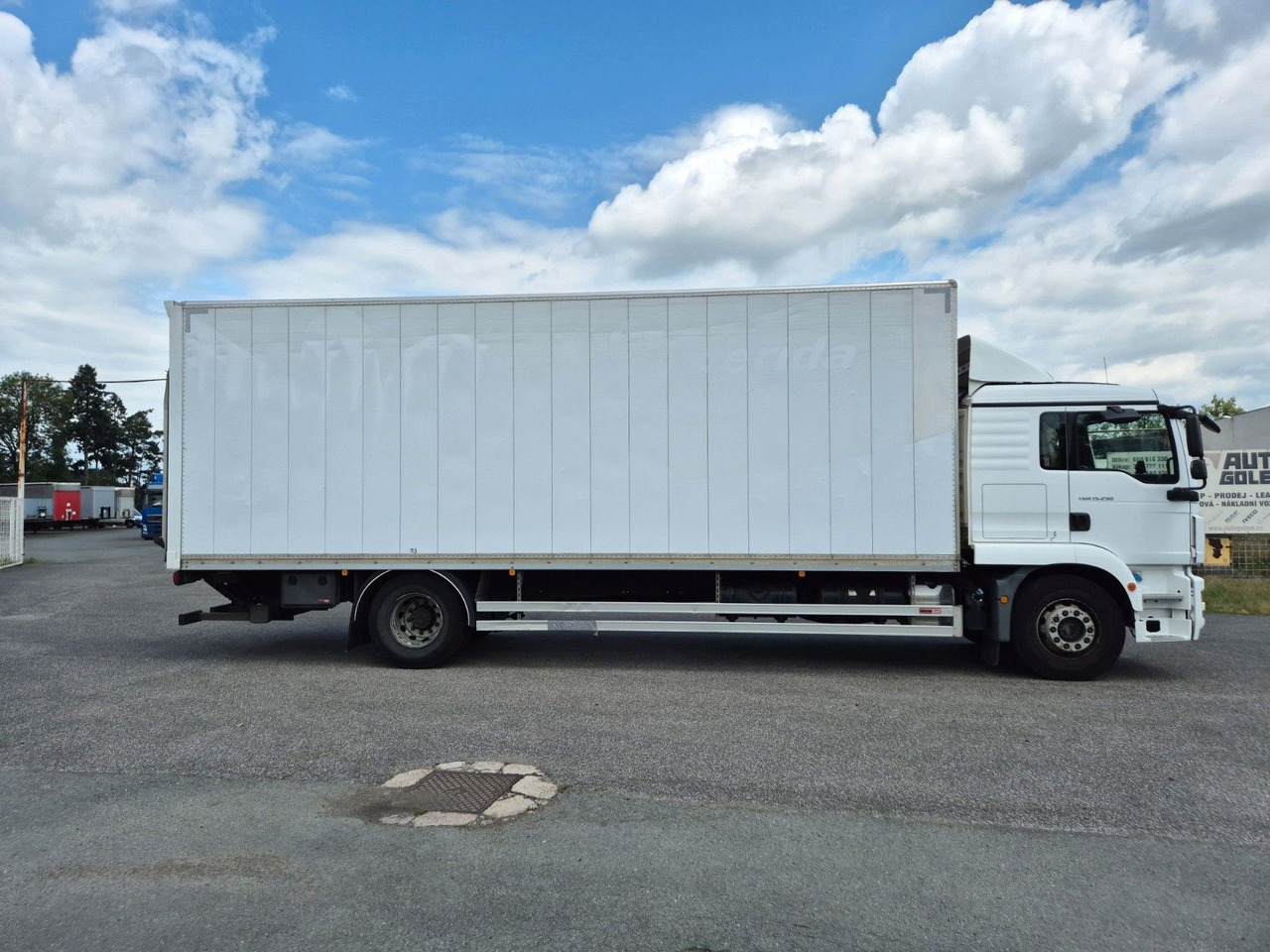 MAN TGM 15.250 - Грузовик с закрытым кузовом: фото 4 MAN TGM 15.250 - Грузовик с закрытым кузовом: фото 4
