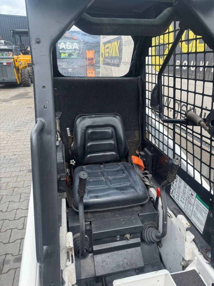 Bobcat S70 - Мини-погрузчик с бортовым поворотом: фото 5 Bobcat S70 - Мини-погрузчик с бортовым поворотом: фото 5