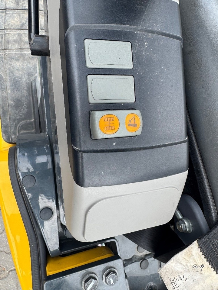Komatsu PC 16 R-3HS - Мини-экскаватор: фото 5 Komatsu PC 16 R-3HS - Мини-экскаватор: фото 5