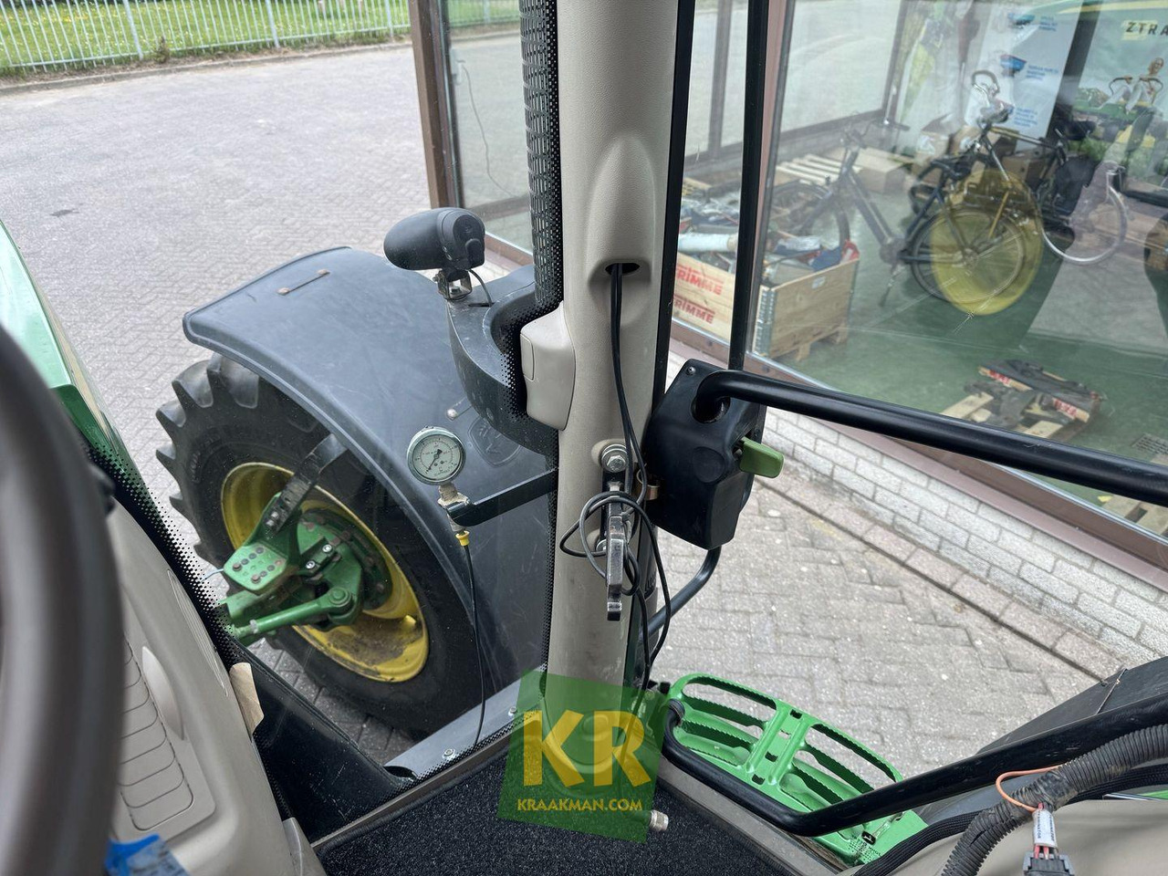 Трактор 6150R John Deere: фото 7