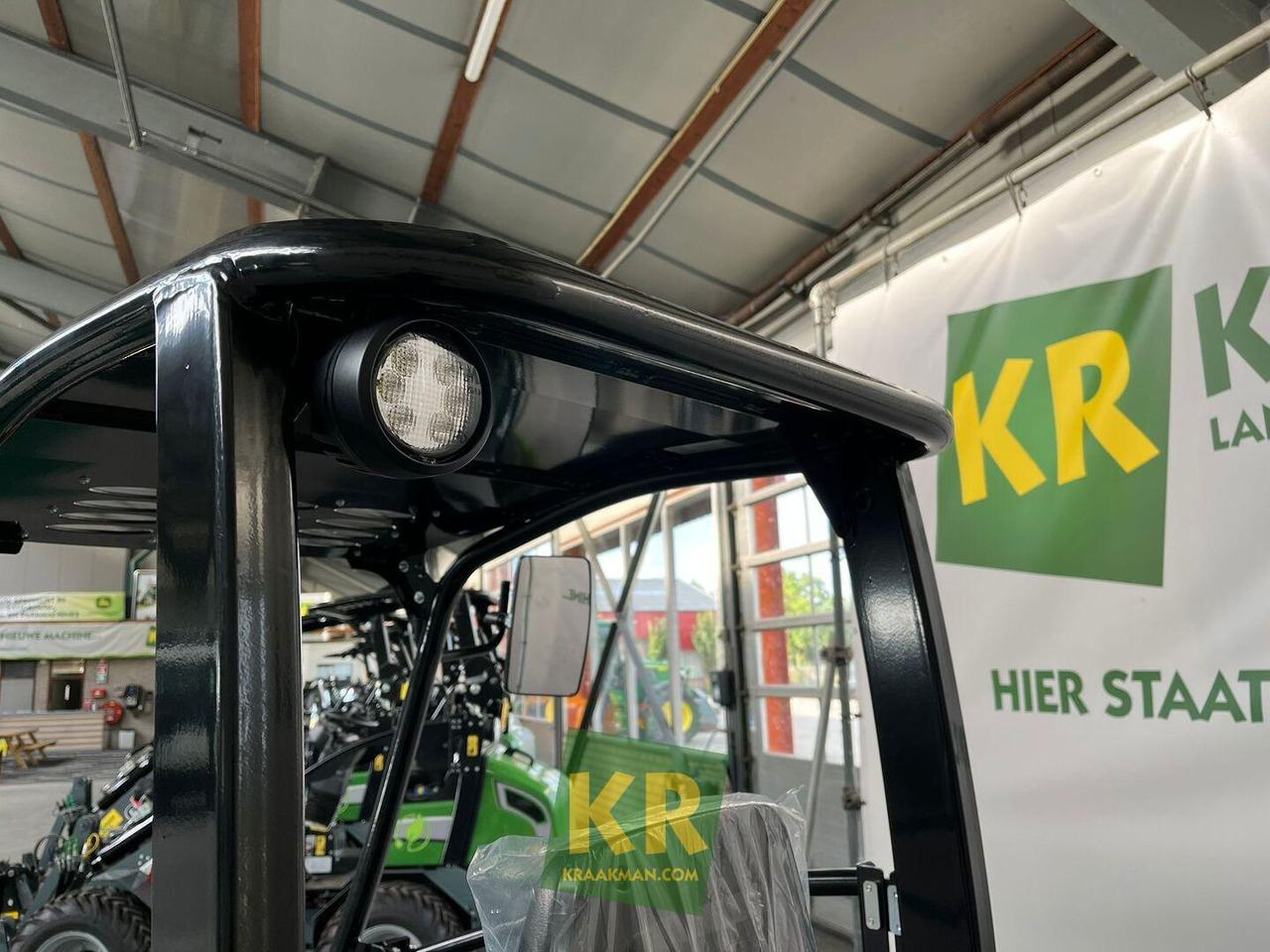 Giant G1200 - Компактный фронтальный погрузчик: фото 4 Giant G1200 - Компактный фронтальный погрузчик: фото 4