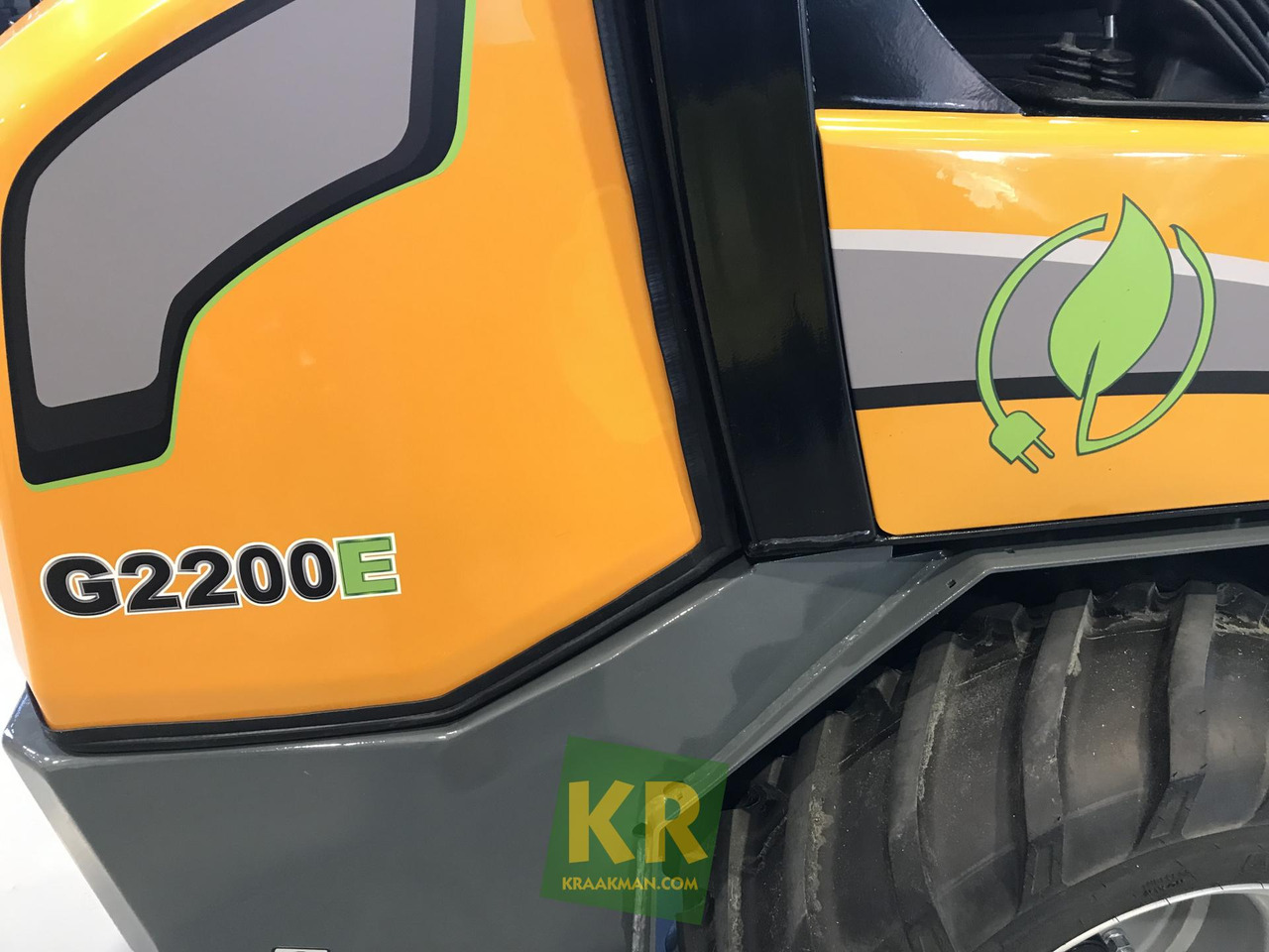 Giant G2200E - Компактный фронтальный погрузчик: фото 4 Giant G2200E - Компактный фронтальный погрузчик: фото 4