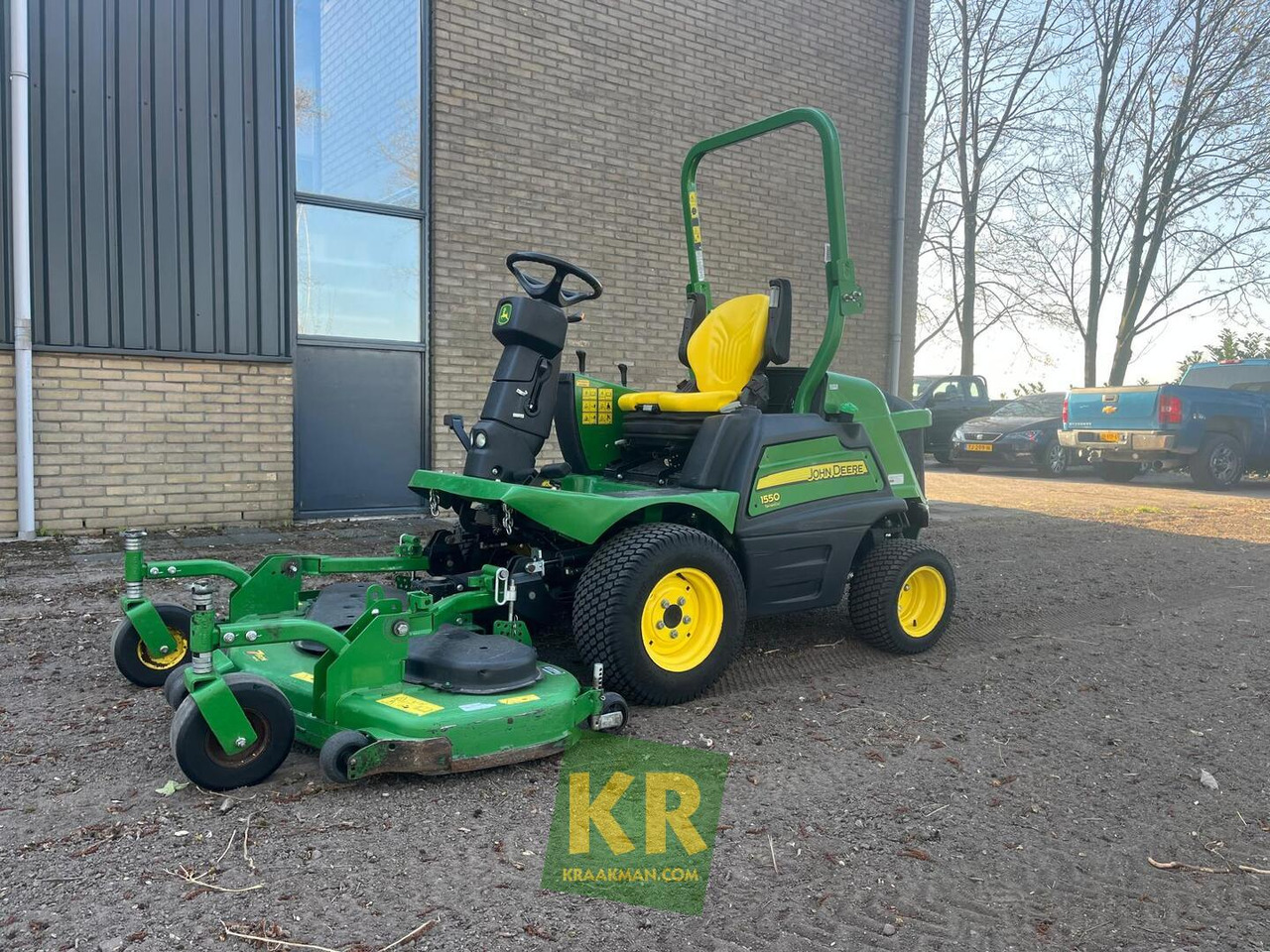 John Deere 1550 - Газонокосилка: фото 1 John Deere 1550 - Газонокосилка: фото 1