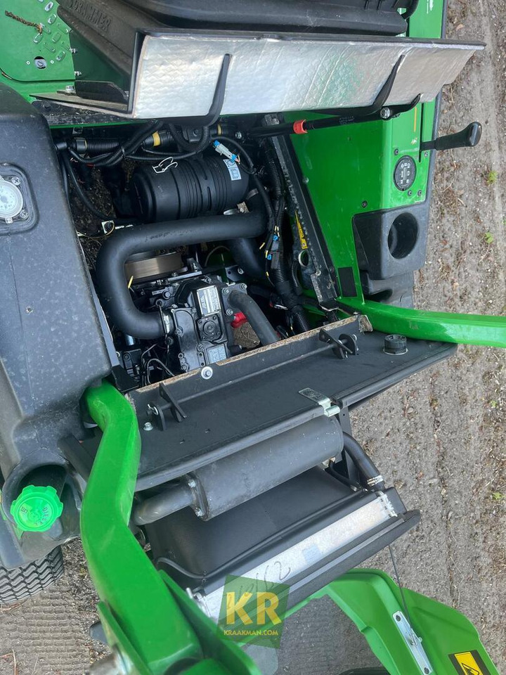 John Deere 1550 - Газонокосилка: фото 3 John Deere 1550 - Газонокосилка: фото 3