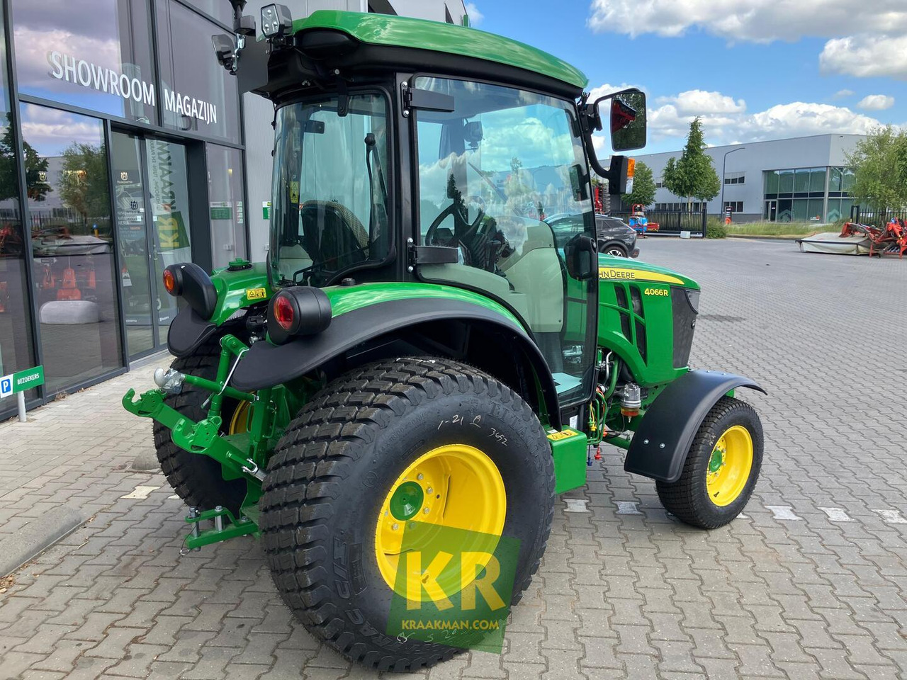 John Deere 4066R - Минитрактор: фото 2 John Deere 4066R - Минитрактор: фото 2