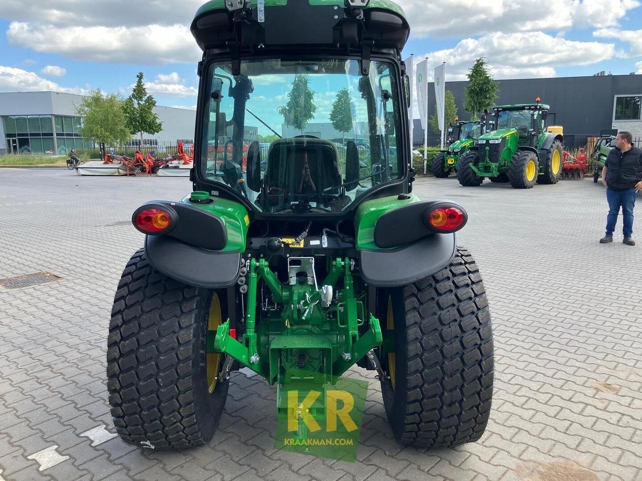 John Deere 4066R - Минитрактор: фото 3 John Deere 4066R - Минитрактор: фото 3
