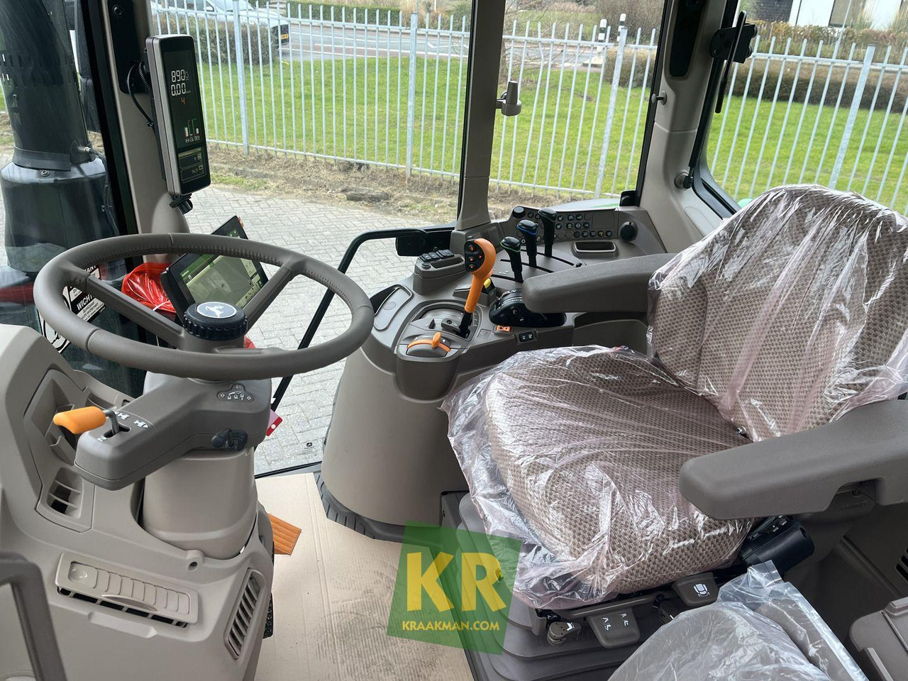 John Deere 6100M - Трактор: фото 5 John Deere 6100M - Трактор: фото 5