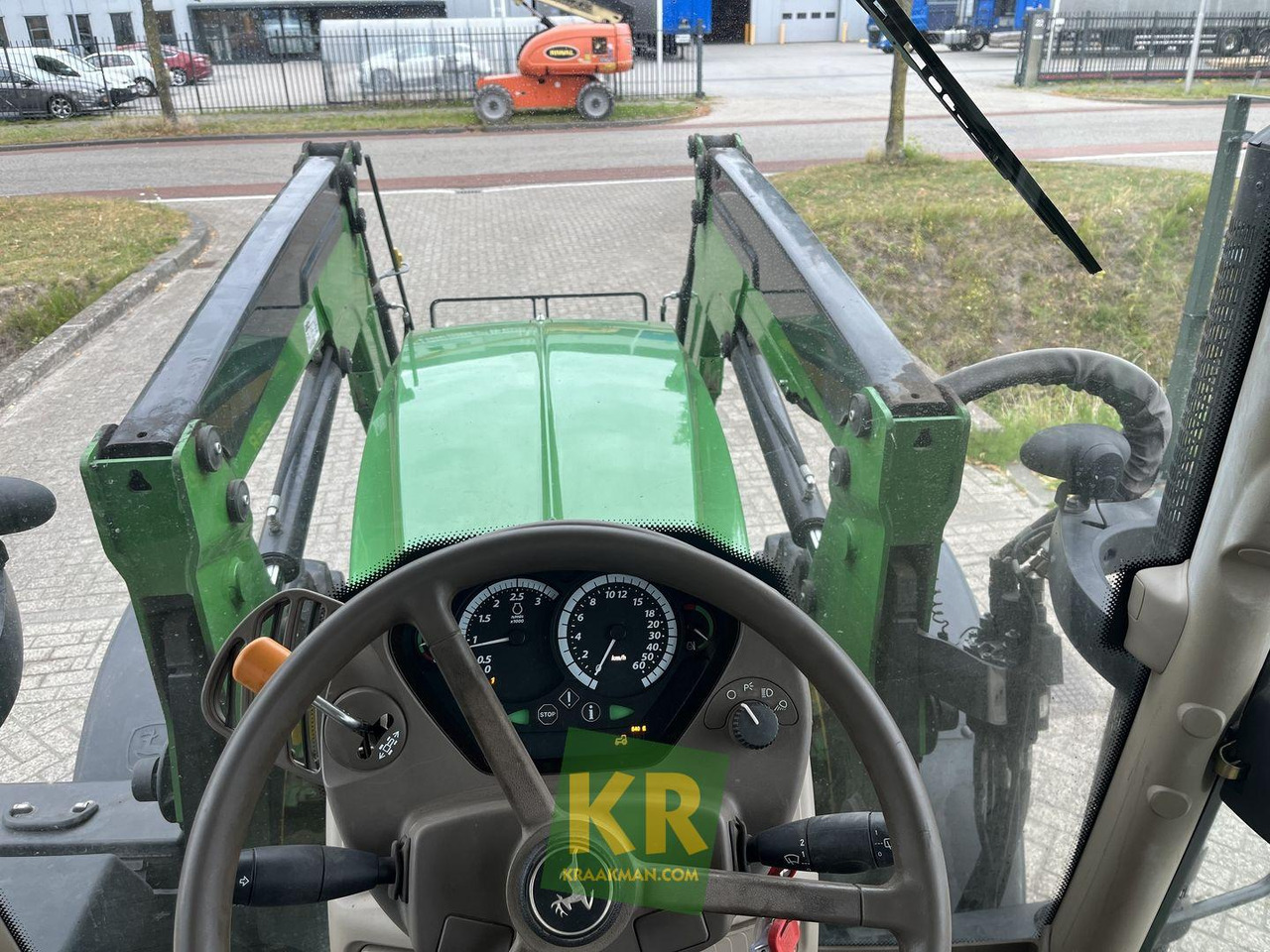 John Deere 6115R - Трактор: фото 4 John Deere 6115R - Трактор: фото 4