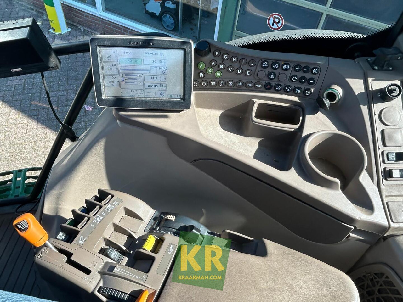 Трактор John Deere 6150R: фото 13
