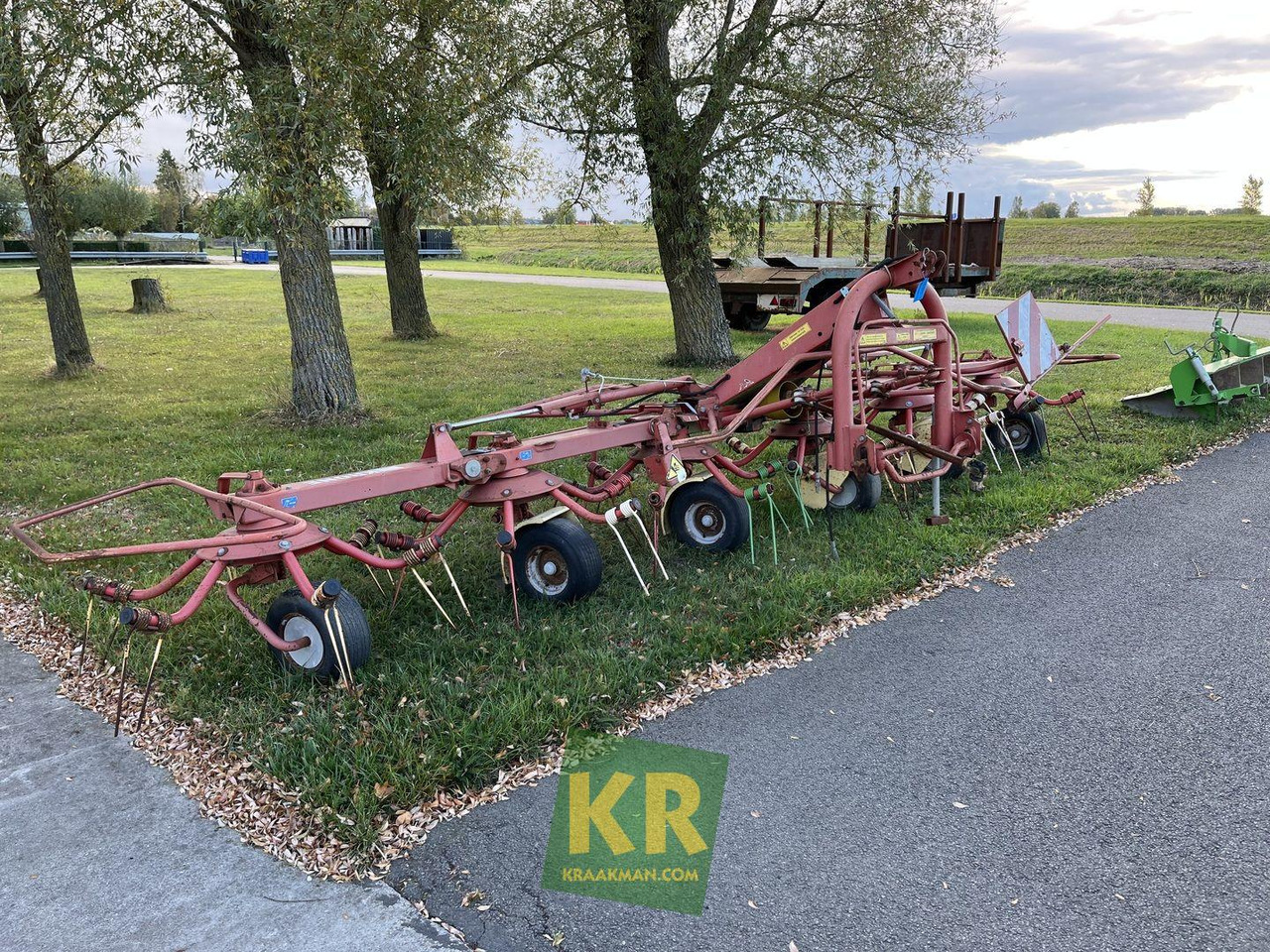 Krone KW 6.40/6 schudder - Сеноворошилка: фото 2 Krone KW 6.40/6 schudder - Сеноворошилка: фото 2