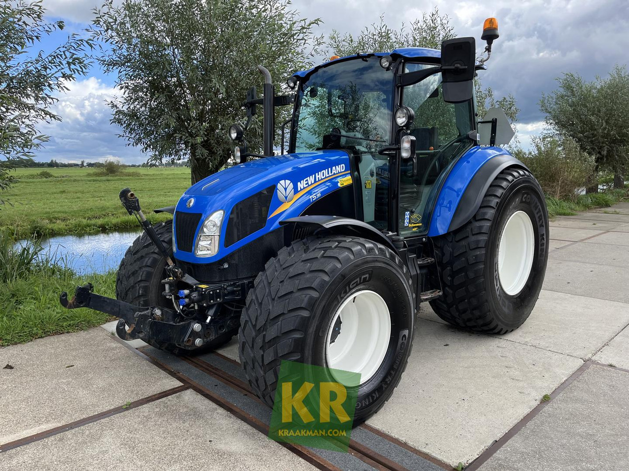 New Holland T5.95 - Трактор: фото 1 New Holland T5.95 - Трактор: фото 1