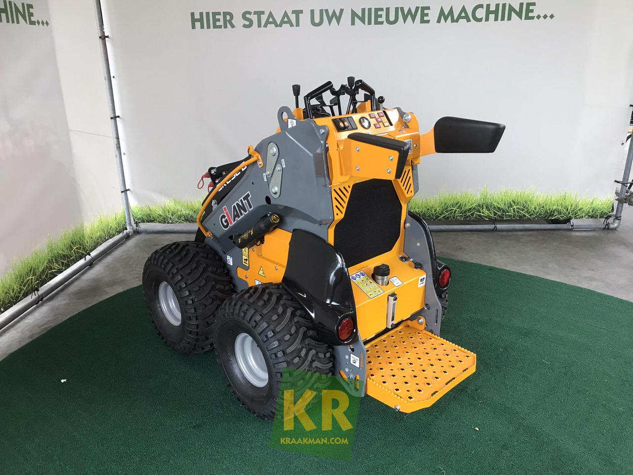 SK252D Giant - Мини-погрузчик с бортовым поворотом: фото 4 SK252D Giant - Мини-погрузчик с бортовым поворотом: фото 4