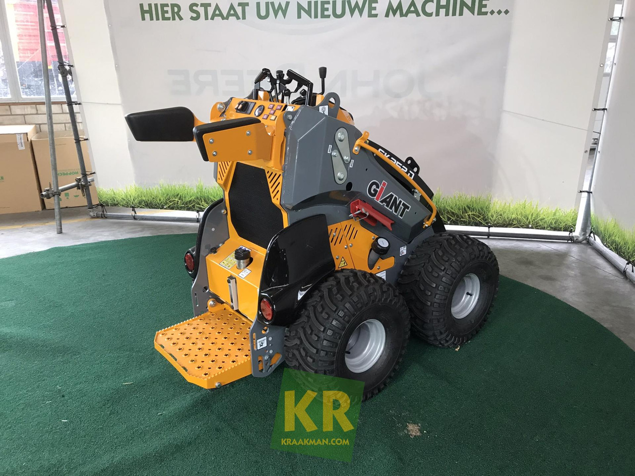 SK252D Giant - Мини-погрузчик с бортовым поворотом: фото 3 SK252D Giant - Мини-погрузчик с бортовым поворотом: фото 3