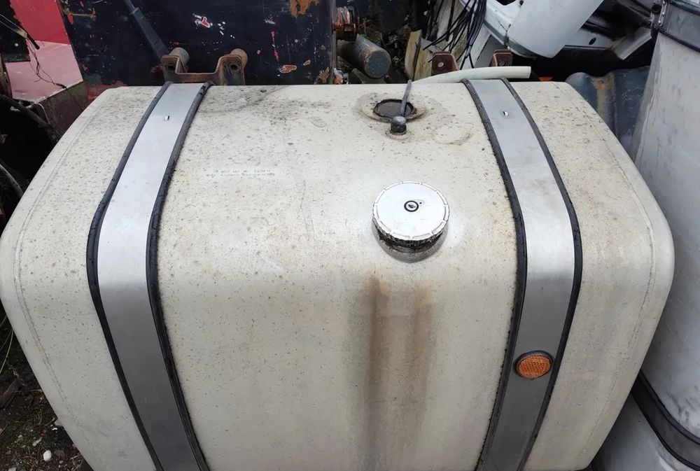 ZBIORNIK PALIWA ALUMINIOWY 450 LITRÓW MERCEDES MAN DAF SCANIA VOLVO IVECO RENAULT - Топливный бак для Грузовиков: фото 2 ZBIORNIK PALIWA ALUMINIOWY 450 LITRÓW MERCEDES MAN DAF SCANIA VOLVO IVECO RENAULT - Топливный бак для Грузовиков: фото 2