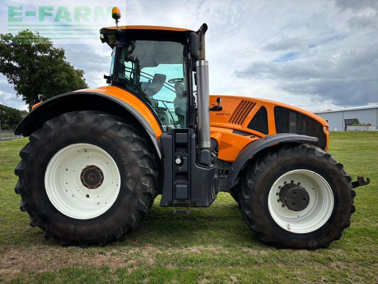 CLAAS AXION 920 with SCR - Трактор: фото 5 CLAAS AXION 920 with SCR - Трактор: фото 5