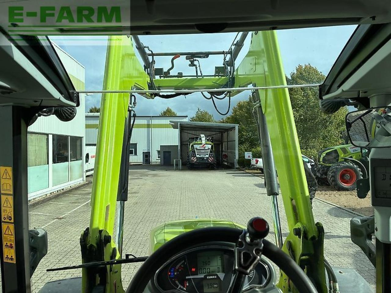 CLAAS arion 450 cis panoramic mit fl 120 c und fkh CIS - Трактор: фото 4 CLAAS arion 450 cis panoramic mit fl 120 c und fkh CIS - Трактор: фото 4