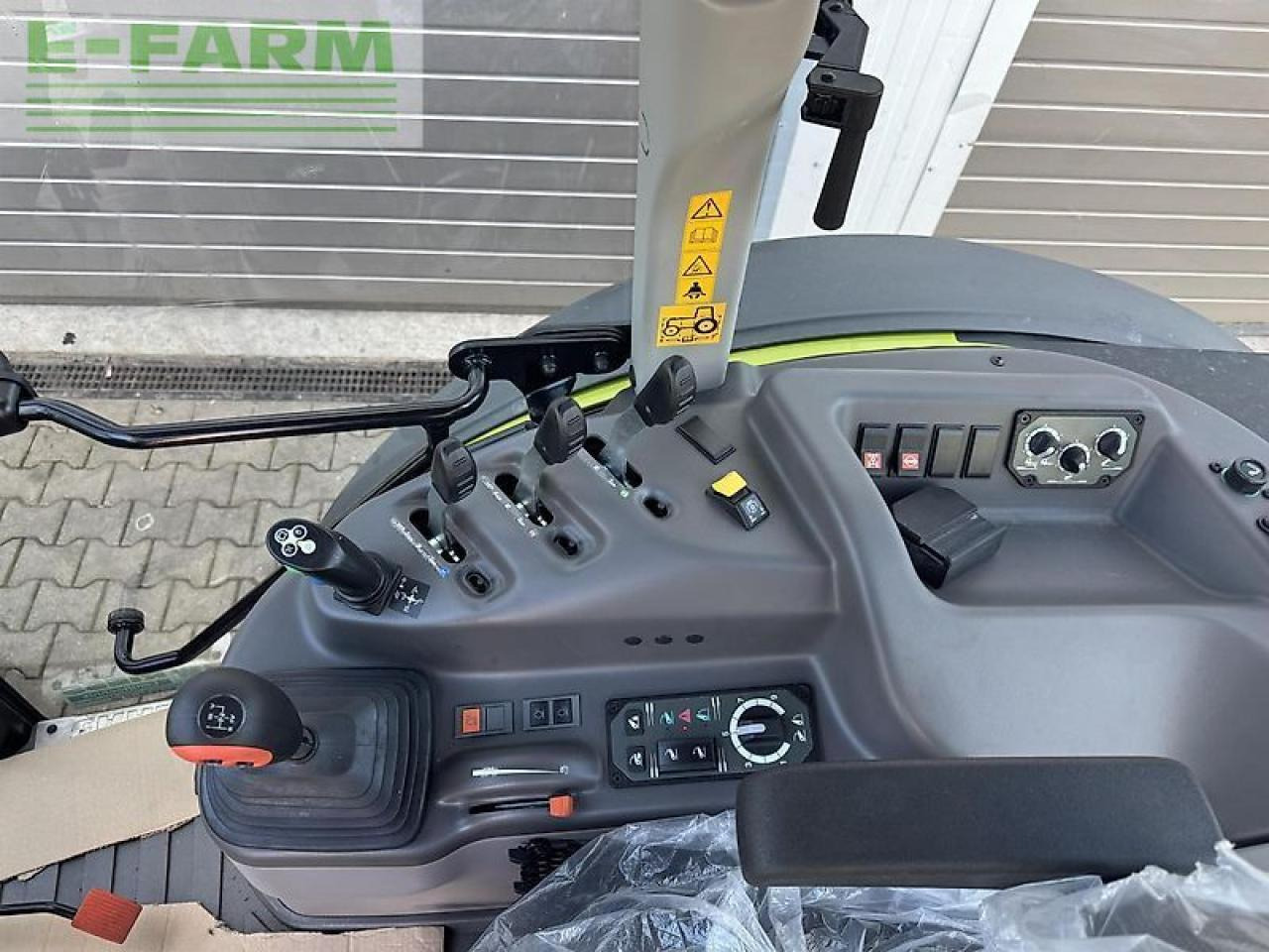 CLAAS axos 240 advanced + mx a106 - Трактор: фото 5 CLAAS axos 240 advanced + mx a106 - Трактор: фото 5