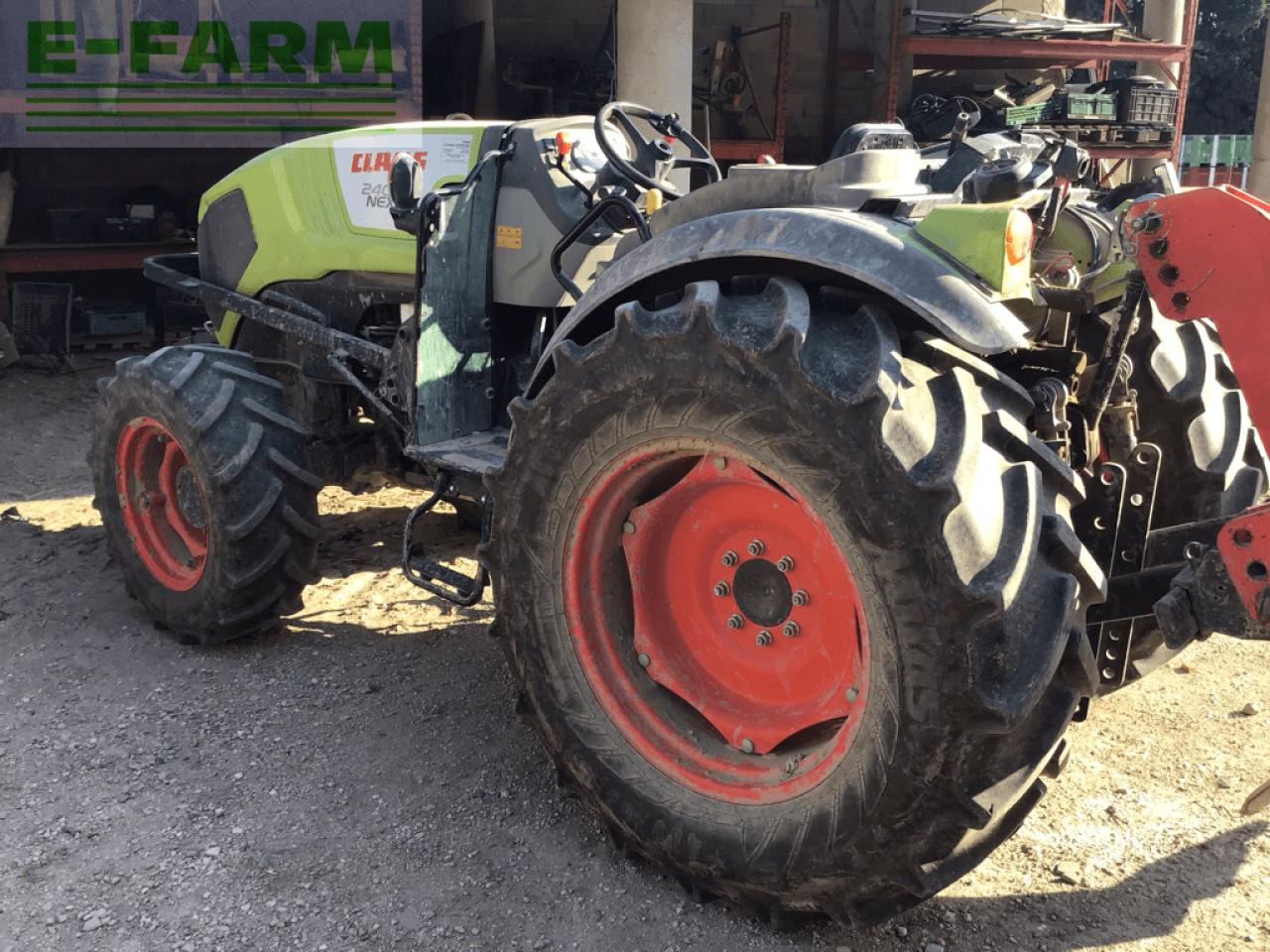 CLAAS nexos 240 f arceau F - Трактор: фото 3 CLAAS nexos 240 f arceau F - Трактор: фото 3