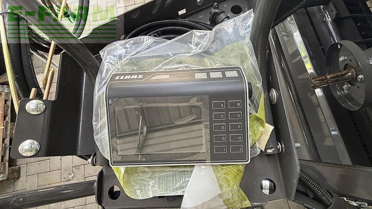 CLAAS variant 580 rc pro - Пресс-подборщик тюковый: фото 2 CLAAS variant 580 rc pro - Пресс-подборщик тюковый: фото 2