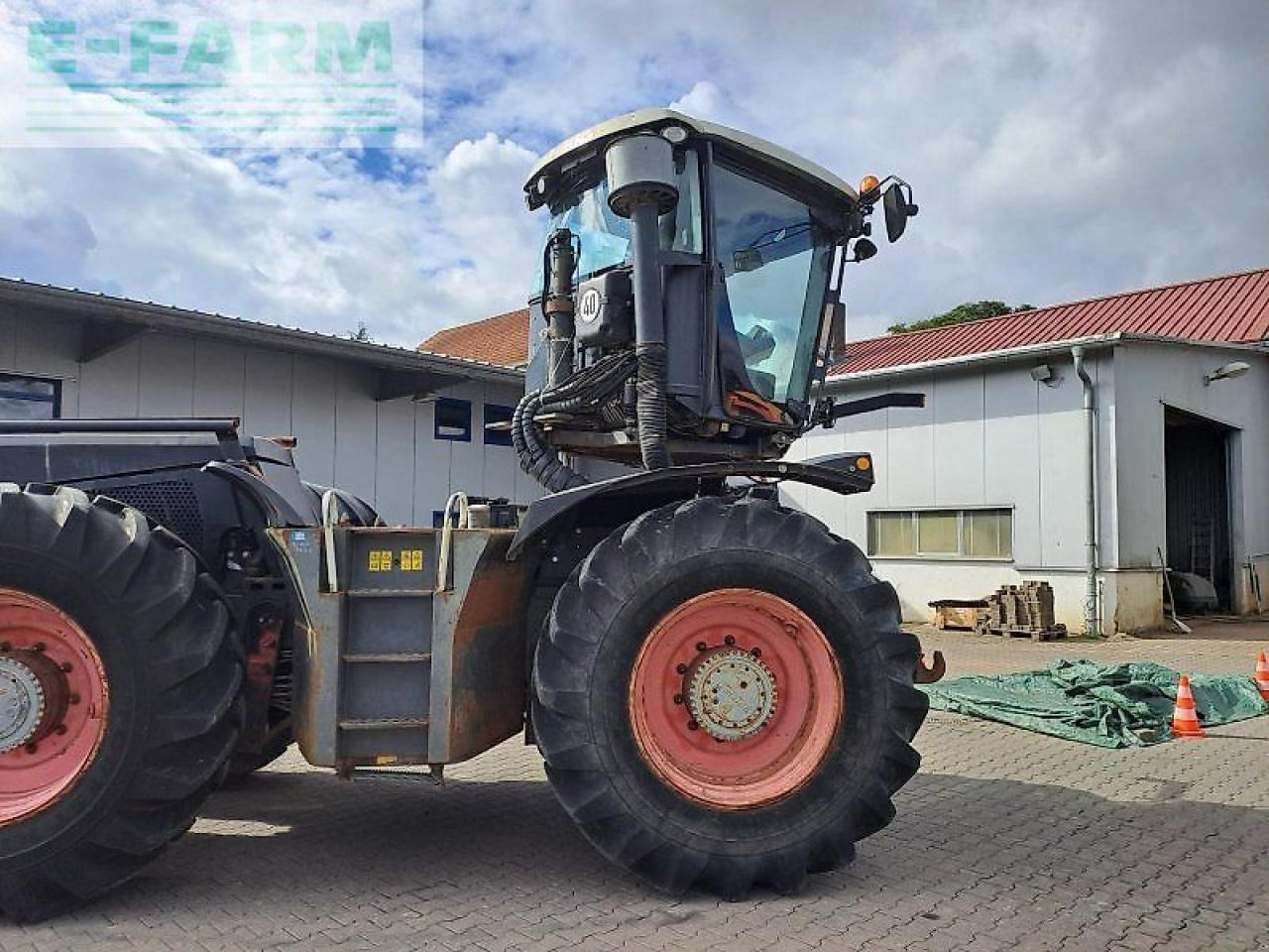CLAAS xerion 3300 trac vc TRAC VC - Трактор: фото 4 CLAAS xerion 3300 trac vc TRAC VC - Трактор: фото 4