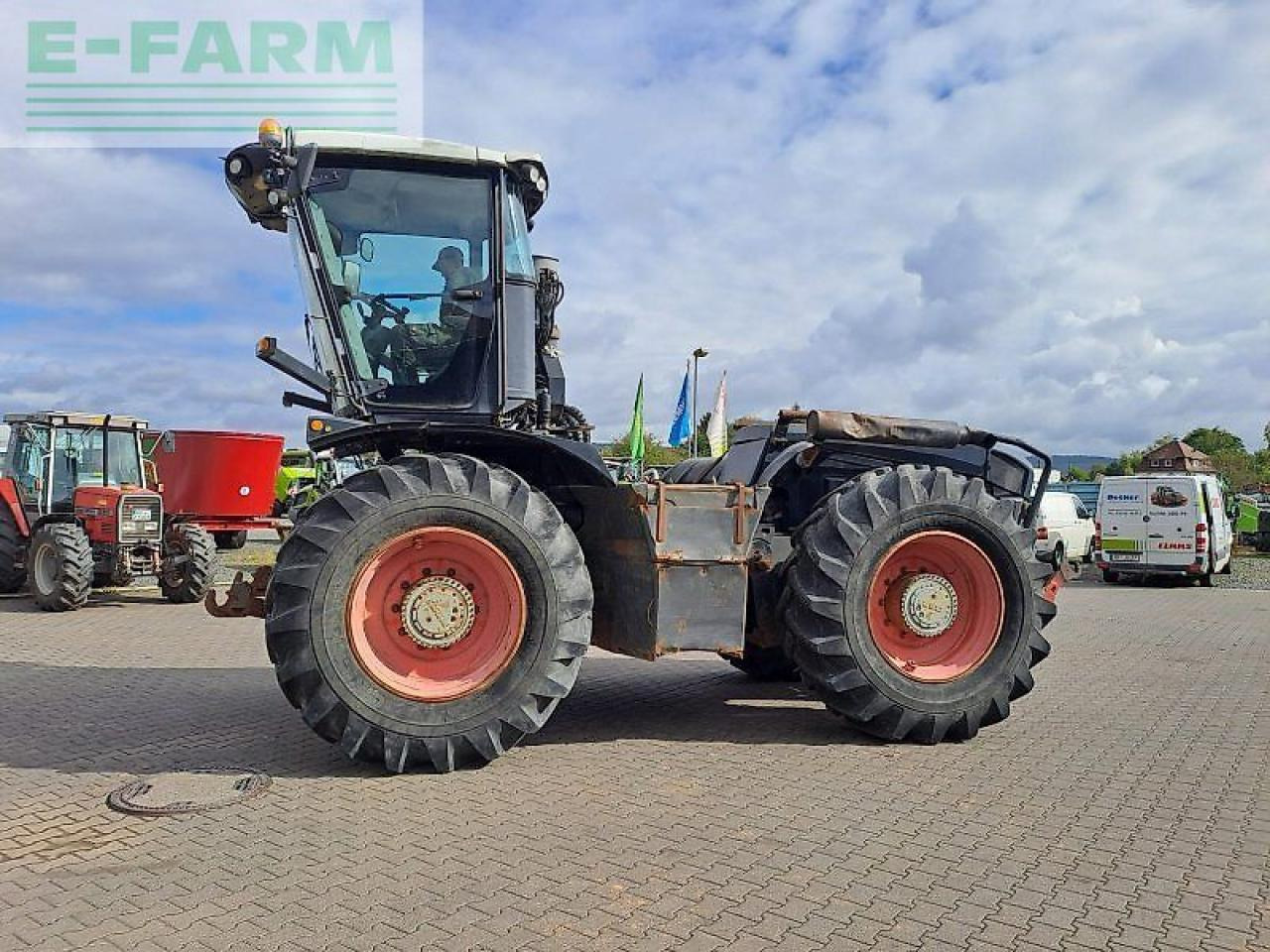 CLAAS xerion 3300 trac vc TRAC VC - Трактор: фото 1 CLAAS xerion 3300 trac vc TRAC VC - Трактор: фото 1