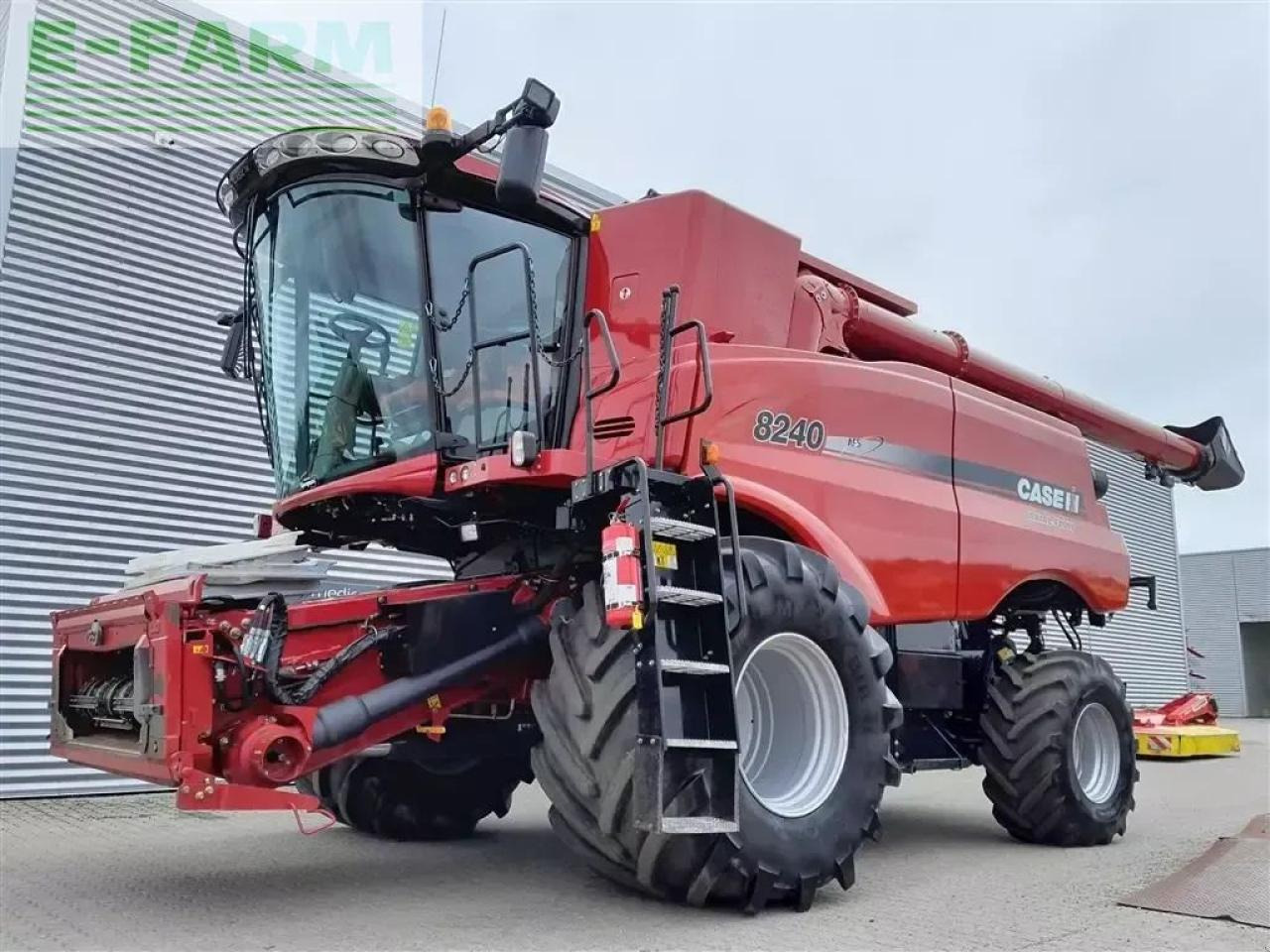 Case-IH axial flow 8240 med 30 fods vario skærebord - Зерноуборочный комбайн: фото 1 Case-IH axial flow 8240 med 30 fods vario skærebord - Зерноуборочный комбайн: фото 1
