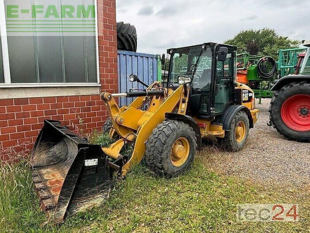 Caterpillar 906 m - Мини-экскаватор: фото 1 Caterpillar 906 m - Мини-экскаватор: фото 1