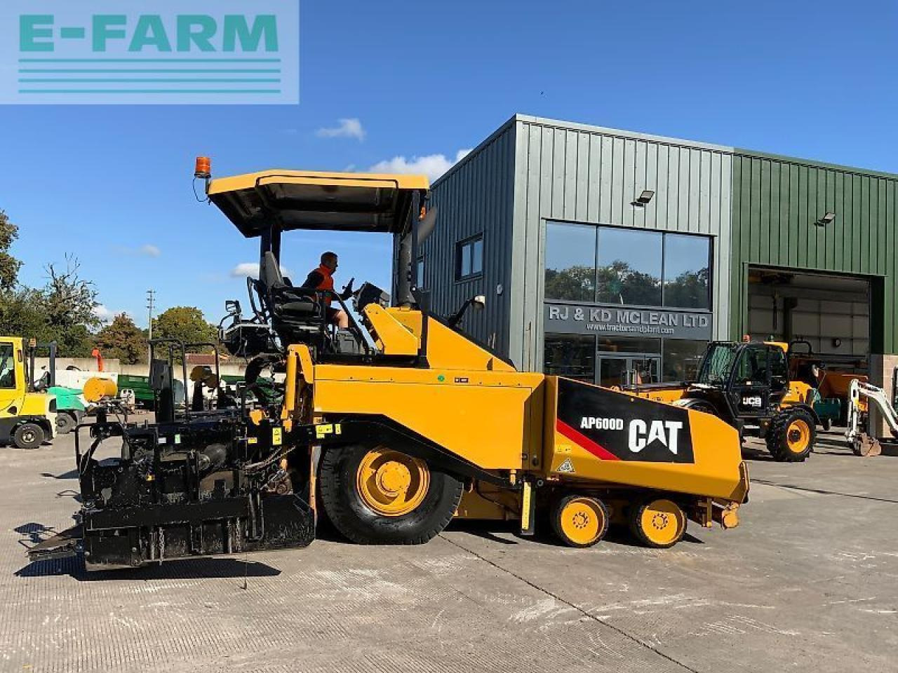 Caterpillar ap 600d asphalt paver finisher (st24422) - Трактор: фото 1 Caterpillar ap 600d asphalt paver finisher (st24422) - Трактор: фото 1