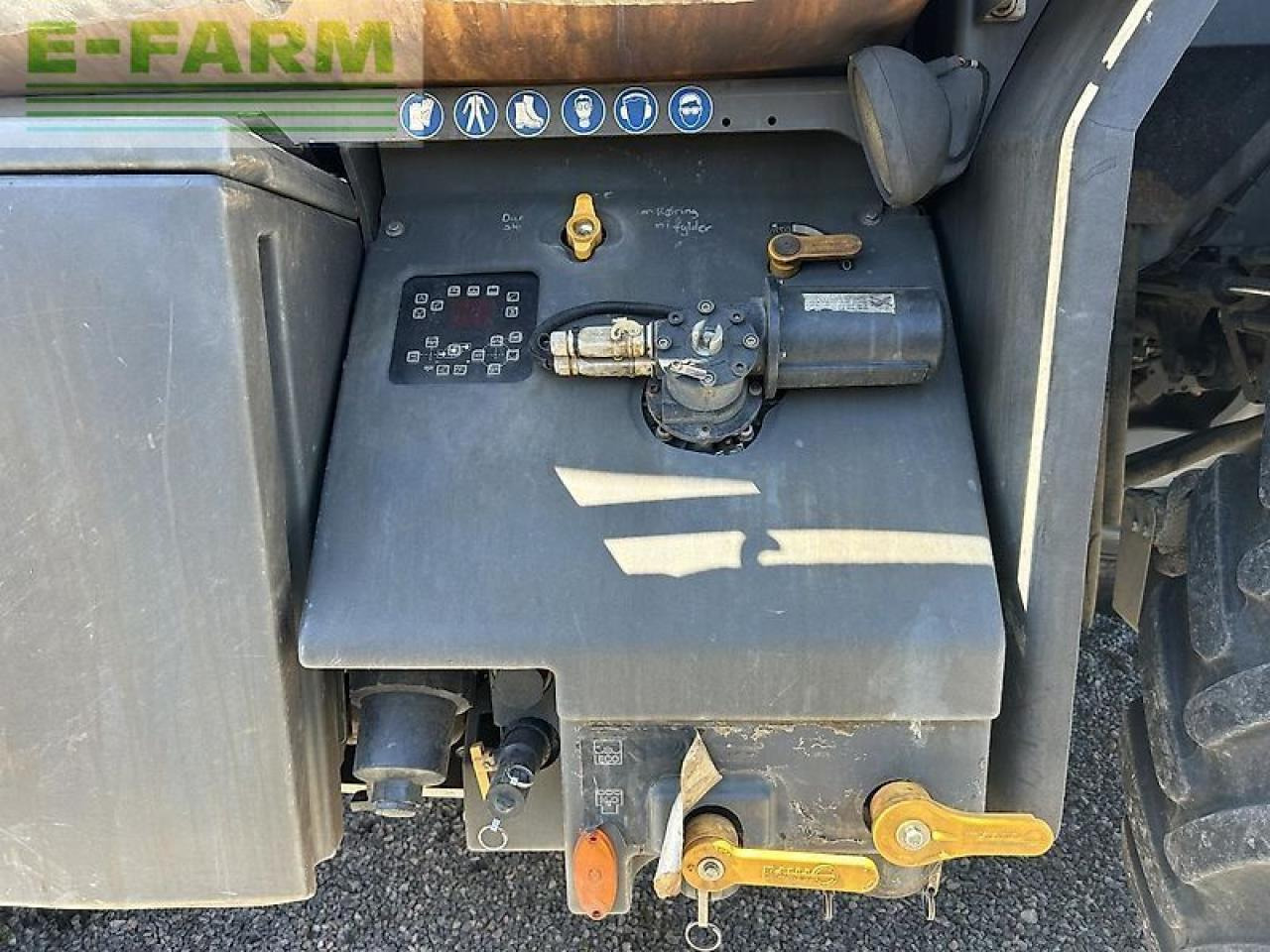 Challenger rg655 - Прицепной опрыскиватель: фото 3 Challenger rg655 - Прицепной опрыскиватель: фото 3