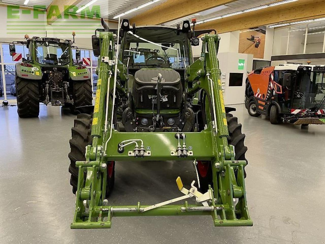 Fendt 208 s vario gen3 profi - Трактор: фото 3 Fendt 208 s vario gen3 profi - Трактор: фото 3