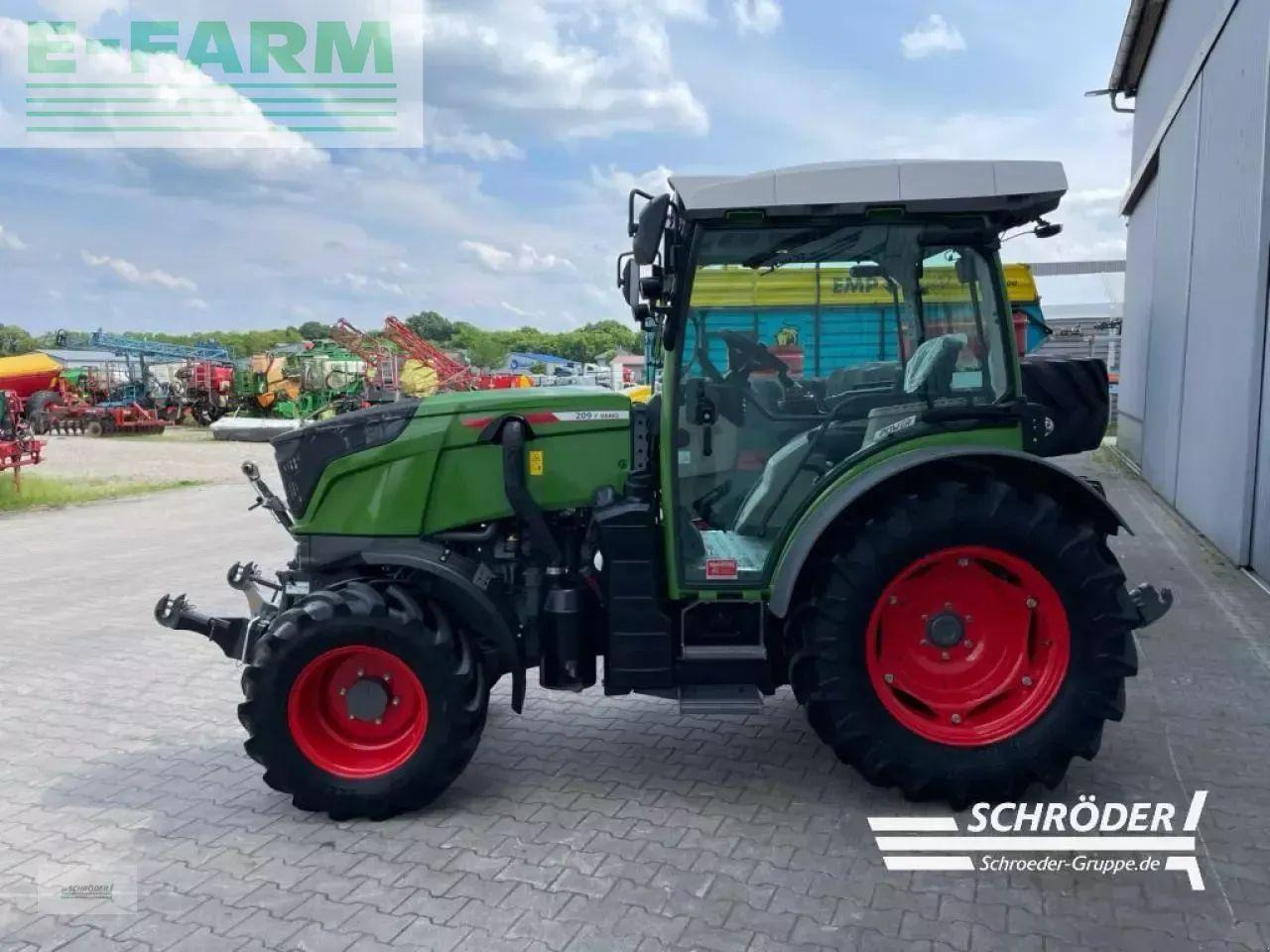 Fendt 209 f vario gen3 power F - Трактор: фото 4 Fendt 209 f vario gen3 power F - Трактор: фото 4