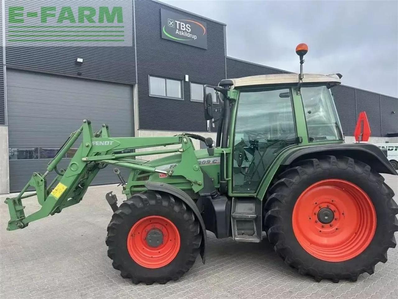 Fendt 309 c med fendt læsser - Трактор: фото 1 Fendt 309 c med fendt læsser - Трактор: фото 1