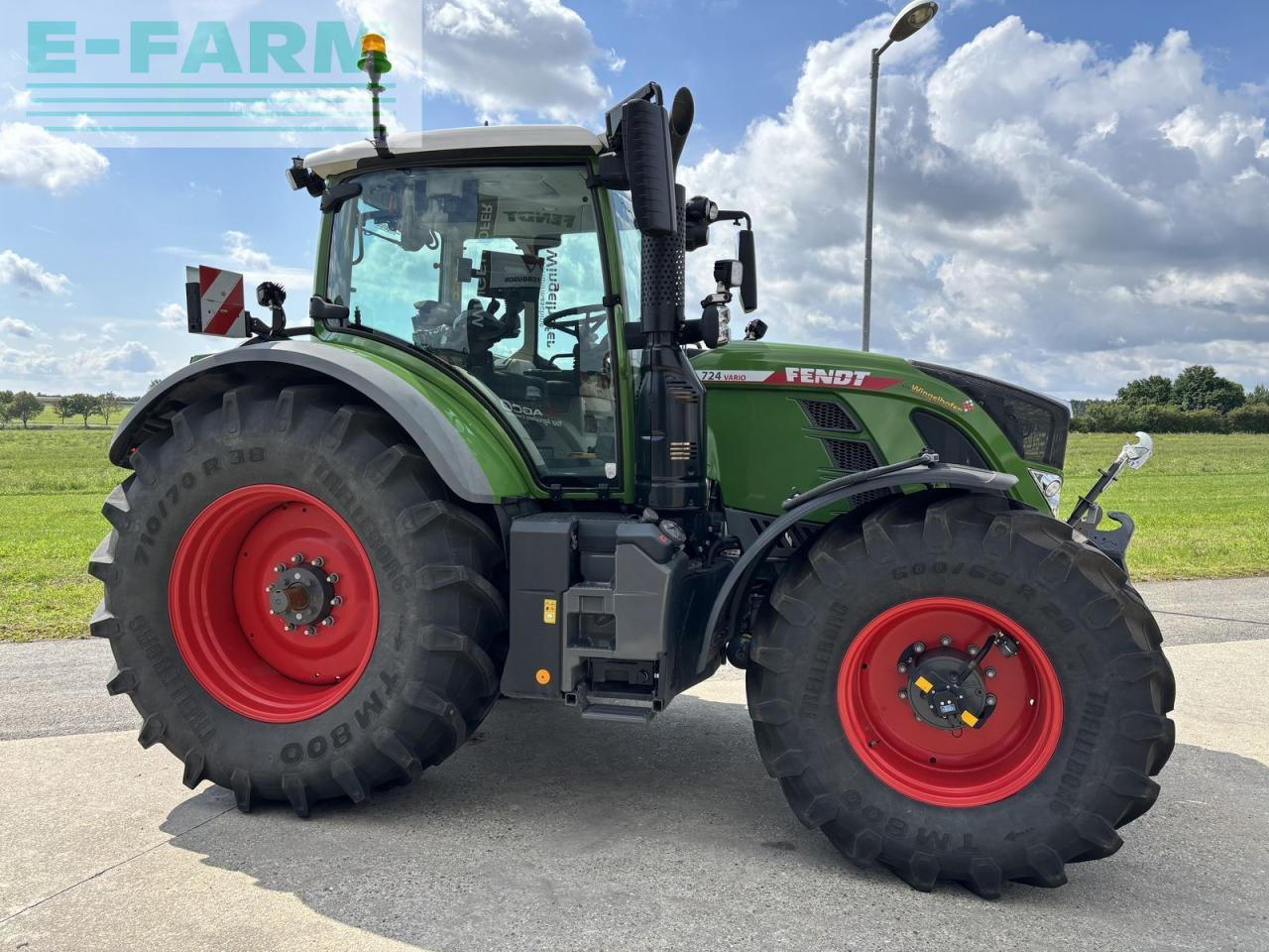 Fendt 724 vario profi+ ProfiPlus - Трактор: фото 5 Fendt 724 vario profi+ ProfiPlus - Трактор: фото 5