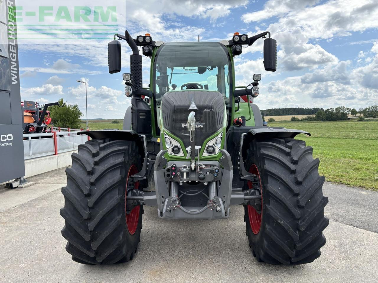 Fendt 724 vario profi+ ProfiPlus - Трактор: фото 2 Fendt 724 vario profi+ ProfiPlus - Трактор: фото 2